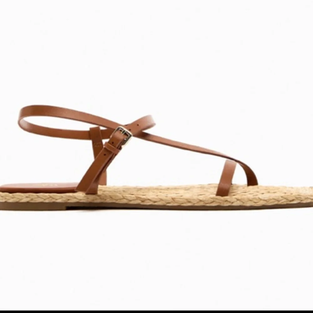 🤎 FLAT SANDALS WITH LEATHER STRAPS - Picture 4 of 8